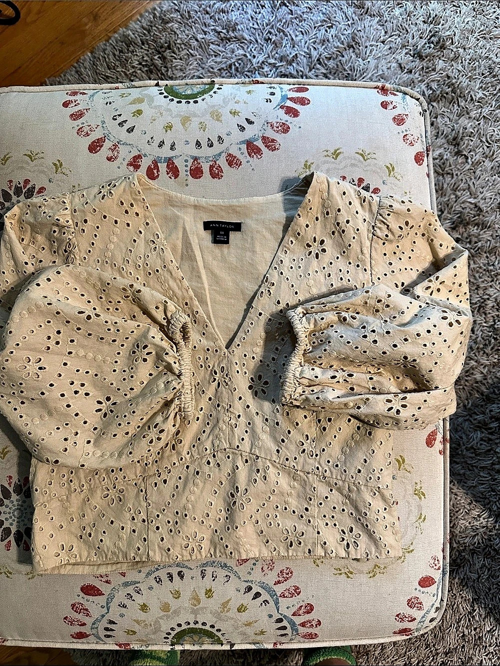 Ann Taylor Eyelet Blouse in Cream Size 00